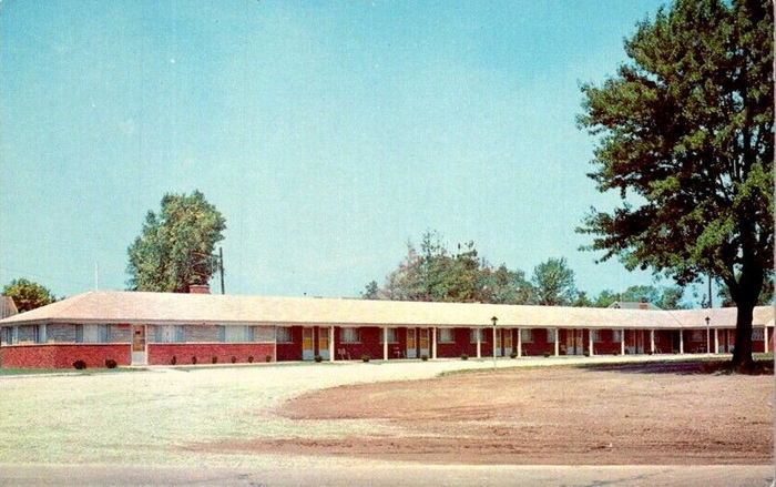 Standish Motel - Vintage Postcard (newer photo)